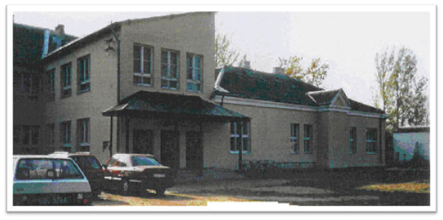 Fot. 24. Budynek szkolny-październik 2000 r.